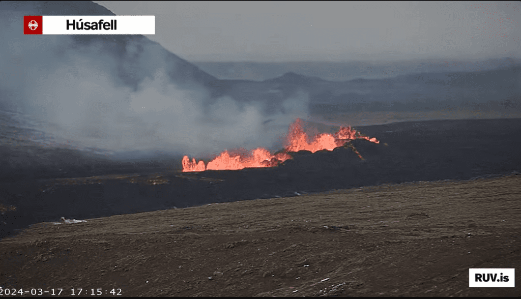The spattering activity continues from three fissure vents (image: RUV.is)