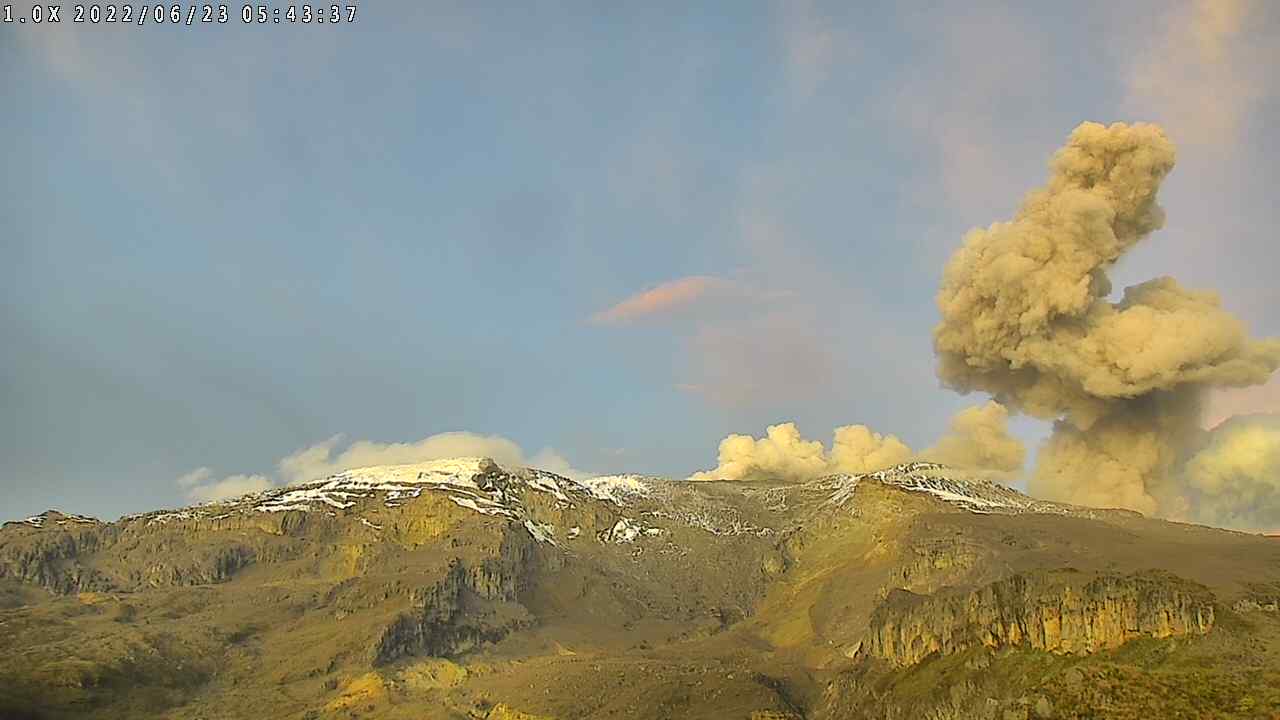 Explosion from Nevado del Ruiz volcano today (image: SGC)