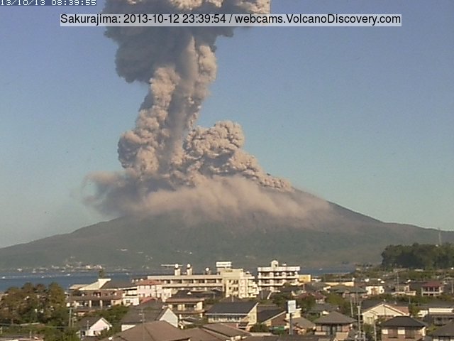 Explosion from Sakurajima early this morning (Tarumizu webcam)