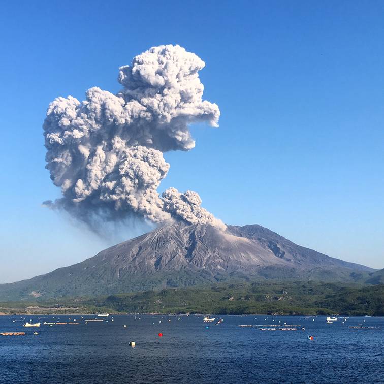 Sakurajima Volcano (Kyushu, Japan) Continuing Vulcanian Explosions