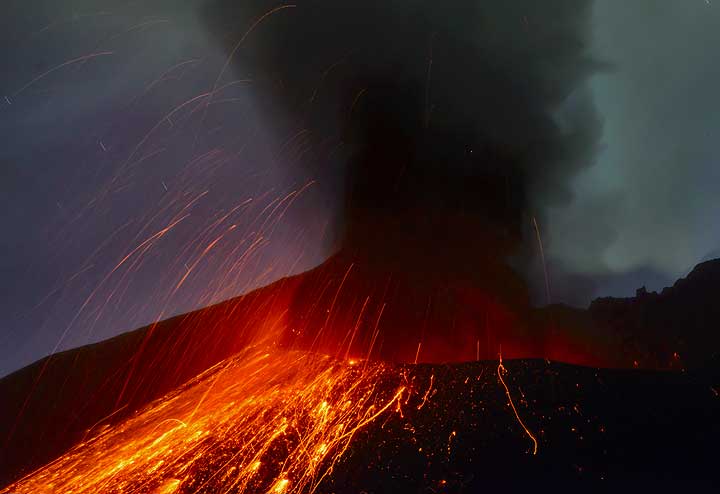 Explosion from Sakurajima late on 14 July 2013