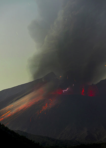 Eruption of Sakurajima just before midnight 20-21 July (local time)