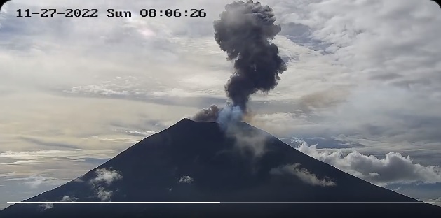 The explosion from San Miguel volcano this morning (image: Ministerio de Medio Ambiente)