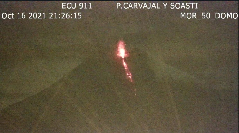 Incandescent avalanches from Sangay volcano on 16 October (image: IGEPN)