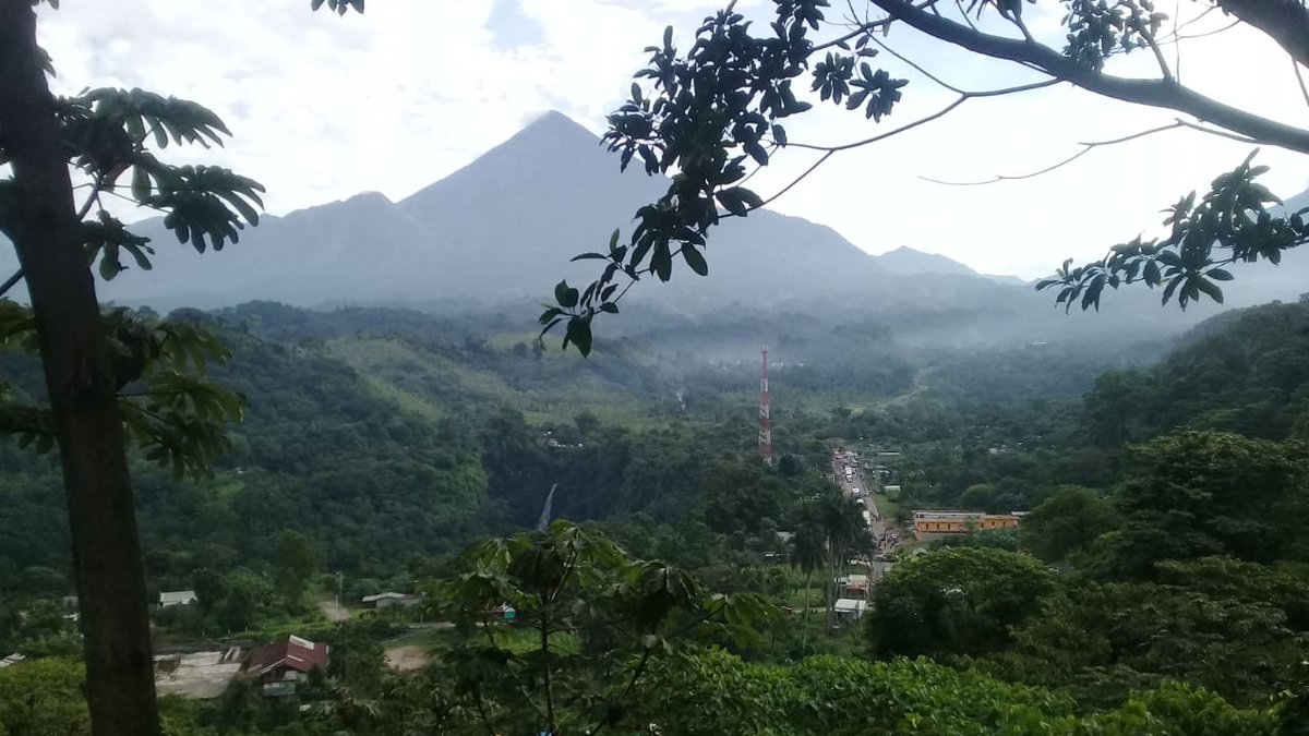Santa Maria volcano and Santiaguito seen from the south (image: CONRED)