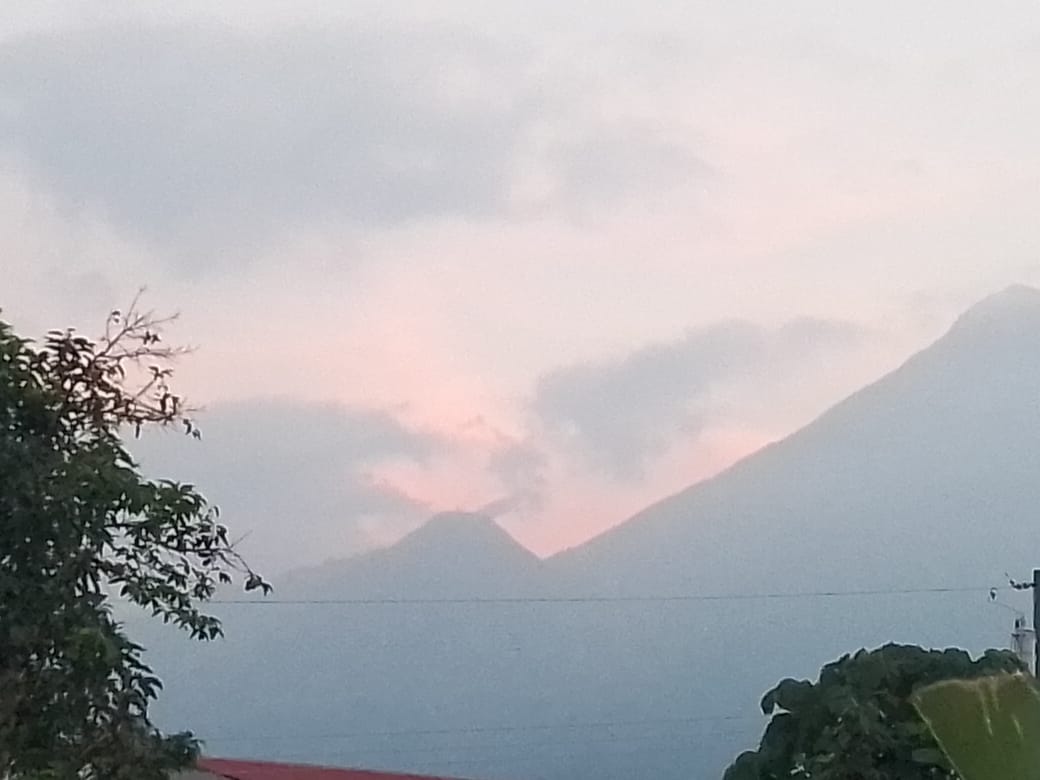 Santiaguito volcano with Santa María in the background (image: INSIVUMEH)