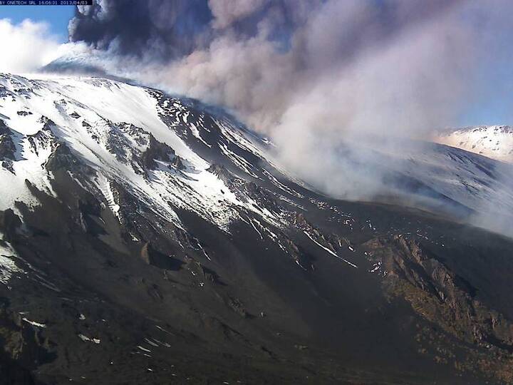 View from Schiena dell'Asino (Etra Trekking webcam)