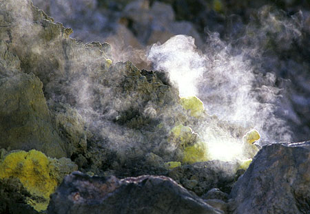 Fumaroles at the Polyvotis Crater on Nisyros Island in Greece. Photo: Tobias Schorr