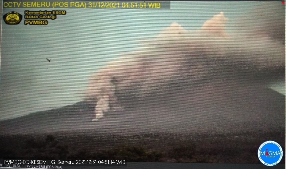 Block-and-ash flow from Semeru volcano today (image: PVMBG)