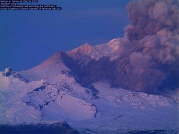 Flujo masivo y de cenizas del volcán Shiveluch el 5 de noviembre (Foto: KVERT)