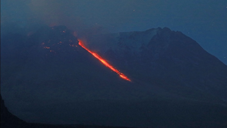 Incandescent avalanches from the lava dome at Shiveluch volcano (image: Y. Demyanchuk/volkstat.ru)