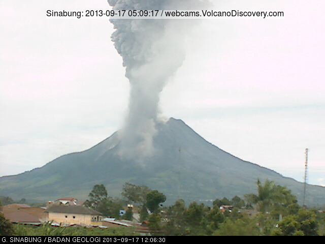 Eruption of Sinabung this morning (VSI webcam)