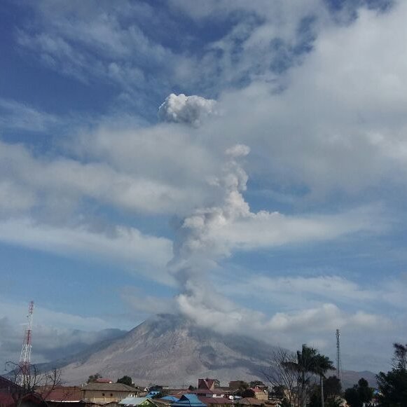 Eruption at Sinabung yesterday (image: PVMBG)