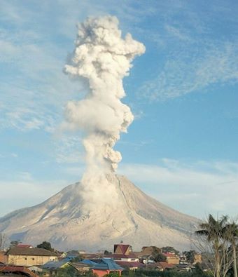 Eruption at Sinabung this morning (image: PVMBG)