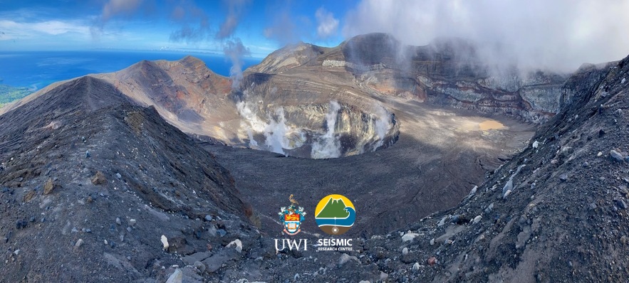 The summit crater at Soufrière St. Vincent volcano (image: UWI)