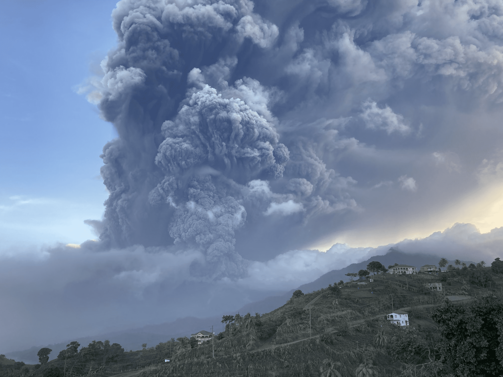 Soufri re St  Vincent  volcano update vigorous eruption  