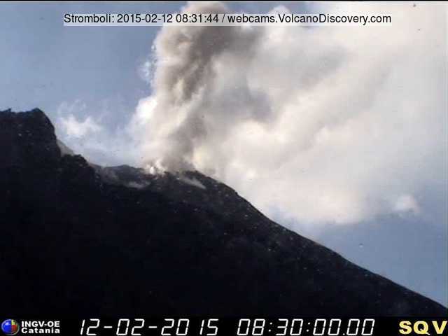 Ash plume from a strombolian explosion at Stromboli this afternoon