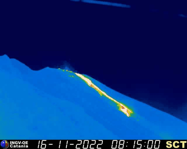 The new lava flow on the upper Sciara del Fuoco (image: SCT thermal cam INGV)