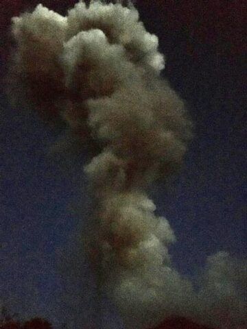 Ash plume from the eruption at night (image: Francesca Utano)