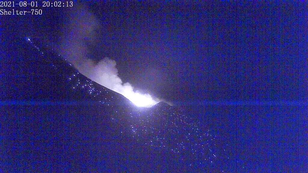 Flanks of Stromboli's crater area covered with glowing ejecta from the explosion at 10 pm on 1 Aug 2021 (image: LGS webcam)