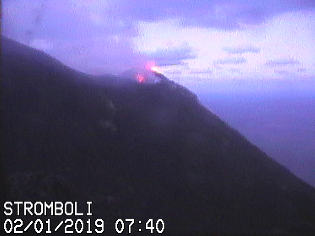 Spattering from the main NE vent today (image: Vulcano a Piedi webcam)