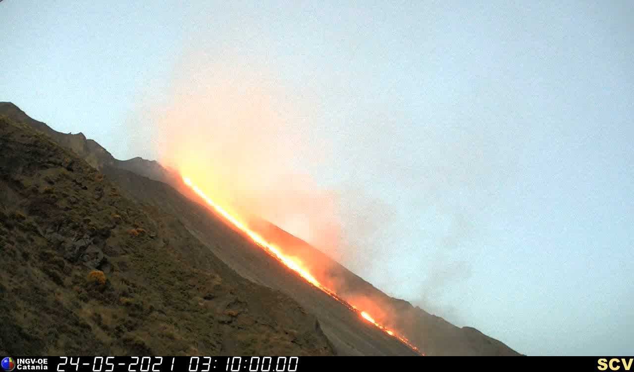 The lava flow on the Sciara del Fuoco yesterday (image: INGV)