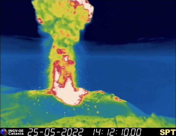 Thermal webcam imagery of the strong eruption at Stromboli volcano today (image: INGV)