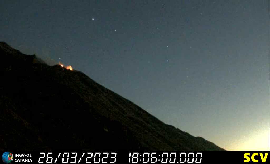 The reduced activity at Stromboli volcano continued in the evening yesterday (image: INGV)