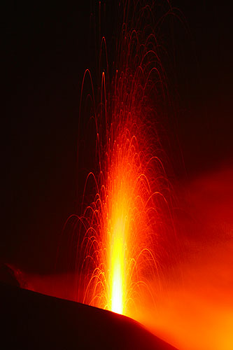 Candle-like eruption from the West crater of Stromboli (2)