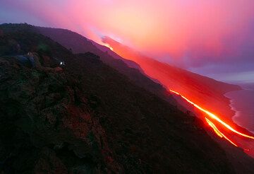 Impressions of the lava entering the sea (3 March)