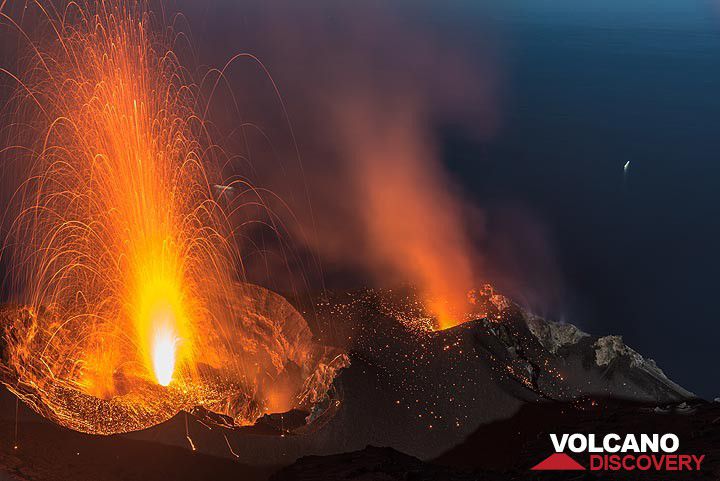 Stromboli volcano in eruption - a not-to-miss chance to see volcanic activity from close: on all of our Italian tours