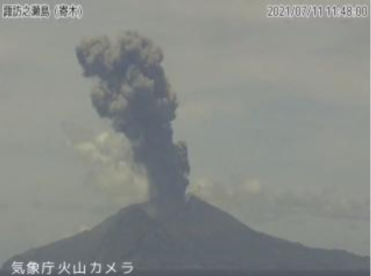 Vulcanian explosion from Suwanosejima volcano at noon today (image: JMA)