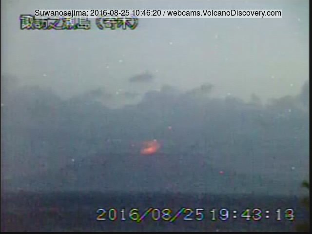 Suwanosejima island seen this evening from Toshima island 20 km to the NE (JMA webcam)