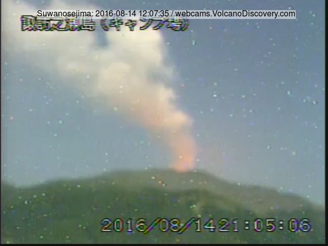 Glow and steam plume from Suwanosejima this morning (JMA webcam)