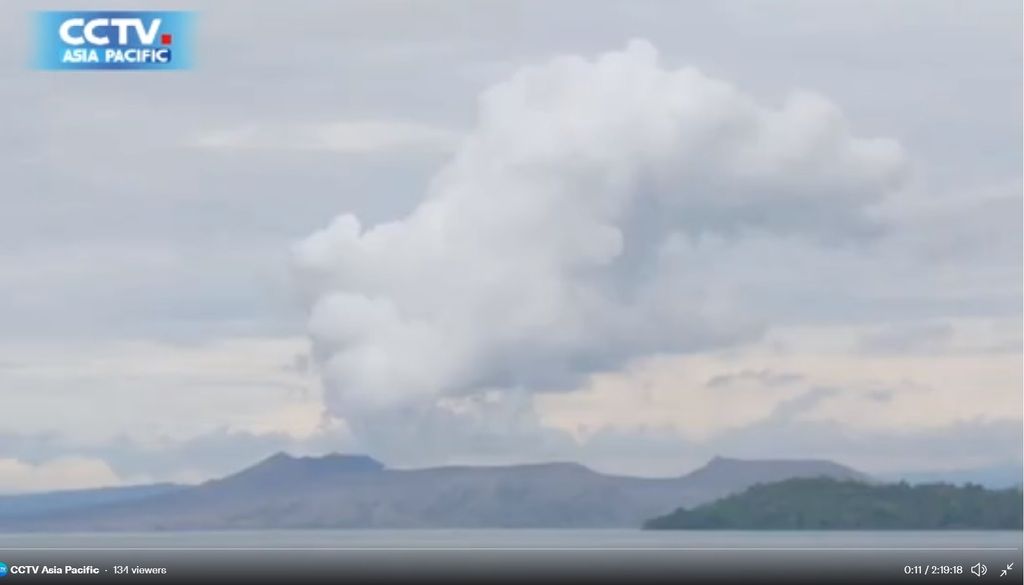 Sulfur dioxide (SO2) emissions from Taal volcano today (image: @CCTVAsiaPacific/twitter)