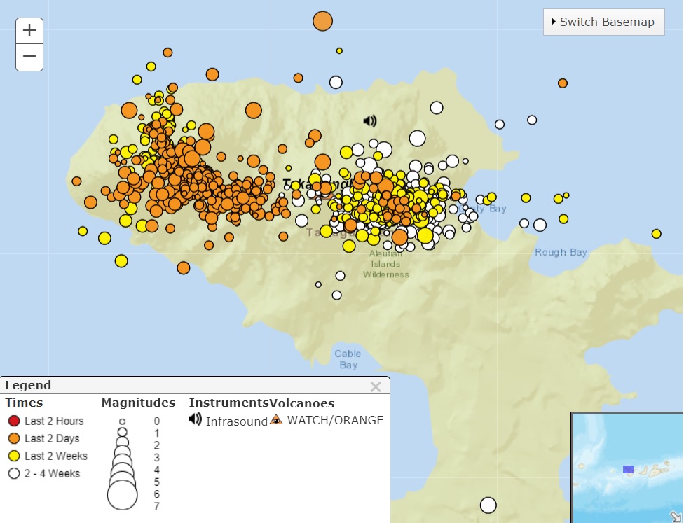 A distribution of earthquakes beneath Tanaga (left) and Takawangha (right) volcanoes over the past 48 hours (image: AVO)