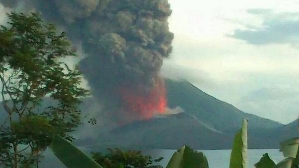 Mount Tarvurvur volcanic Ash Papua New Guinea eruption September 1994 