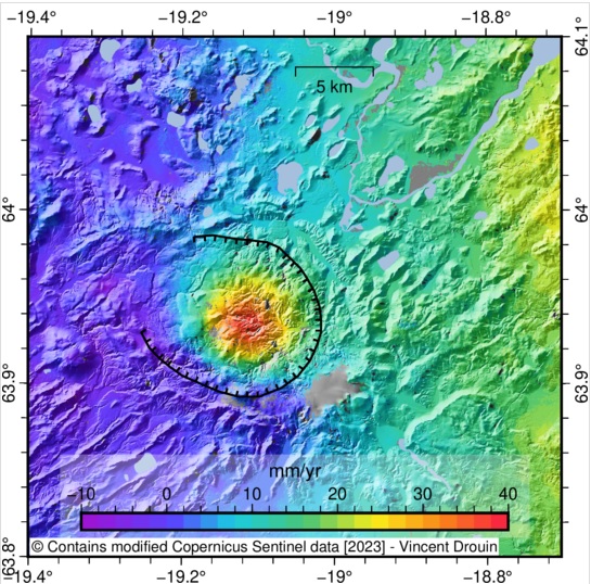 The central part of the caldera is being uplifted since June (yellow-to-orange and red areas) (image: IMO)