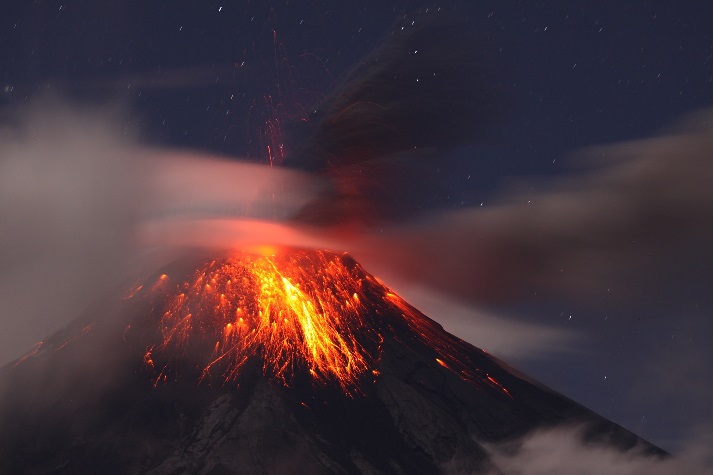 Strombolian activity from Tungurahua in the night of 19 July (photo P. Ramón - OVT/IGEPN)