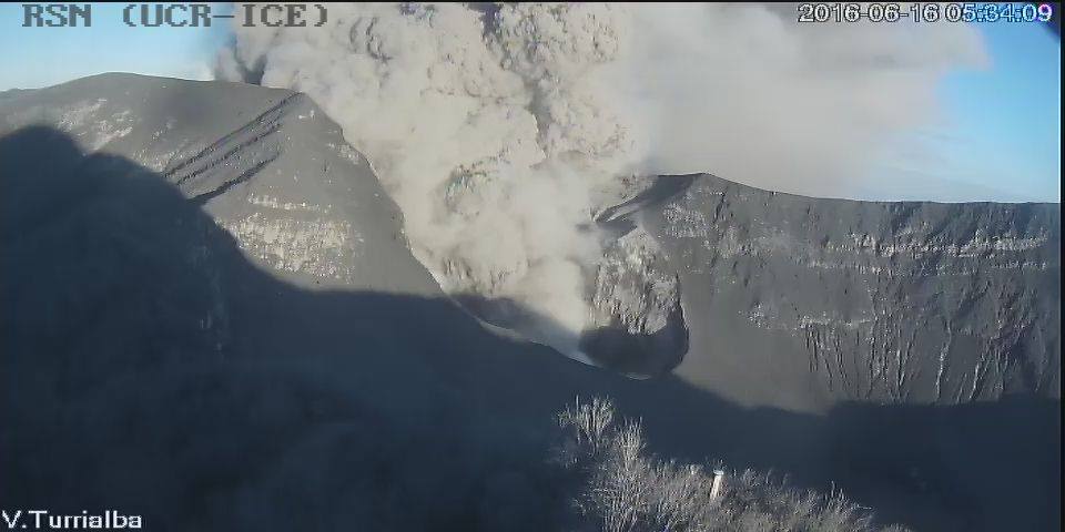 Eruptive activity at Turrialba today (RSN)