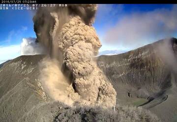 Eruption of Turrialba this morning (image: RSN)