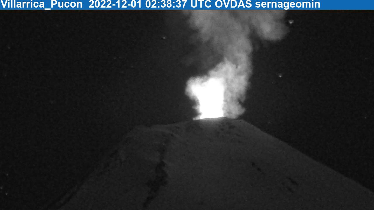 Strong incandescence at Villarrica volcano today (image: Sernageomin)