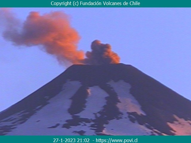 Ash emissions from Villarrica volcano in the evening of 27 Jan (image: POVI)