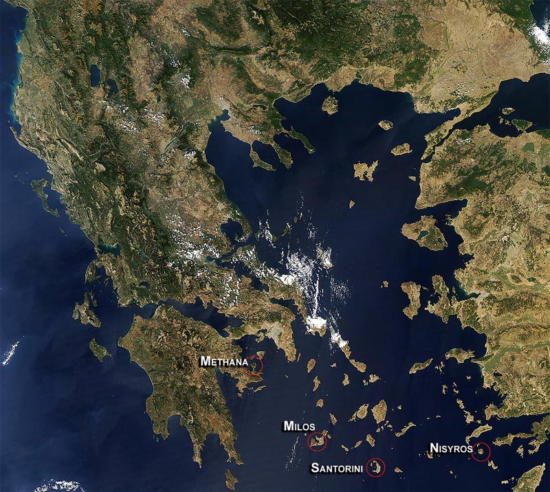 Satelliten-Foto von Griechenland mit seinen aktiven Vulkangebieten Methana, Milos, Santorin und Nisyros. (Für eine größere Ansicht bitte auf das Bild klicken!) (PHOTO: NASA / leicht modifiziert)