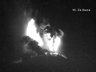 Sernageomin webcam shot of the beginning of the second pulse of the eruption during the night 22-23 April