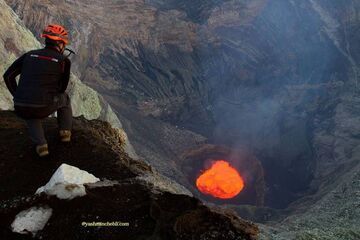 Looking at one of the active lava lakes in Ambrym volcano, Vanuatu (photo: Yashmin Chebli / VolcanoDiscovery)