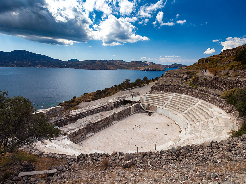 The ancient theatre of Milos (c) Tobias Schorr