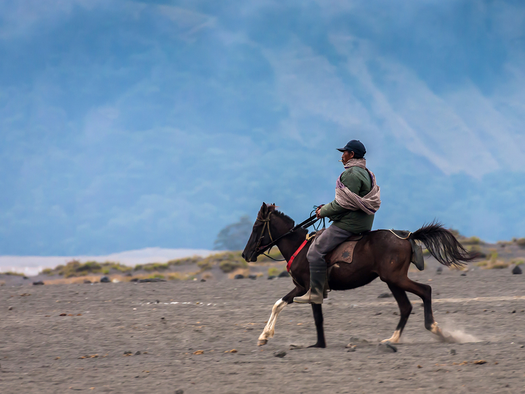 Horse rider in the caldera (c) T.Schorr