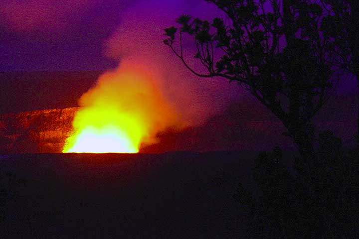 Glow from the Halema'uma'u lava lake
