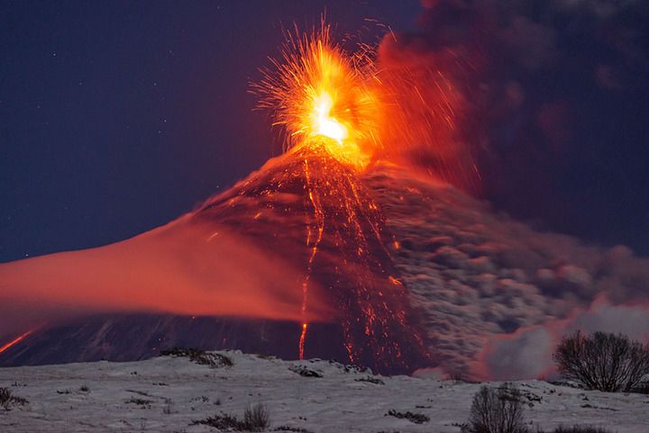 Klyuchevskoy volcano in eruption (photo: Martin Rietze)